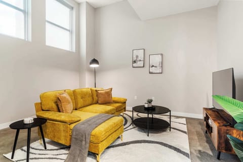 CozySuites Modern 1BR | OTR District #01