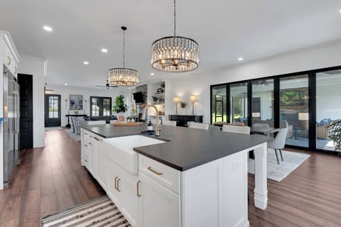 Cook up a storm with stylish fixtures and bright, airy views!