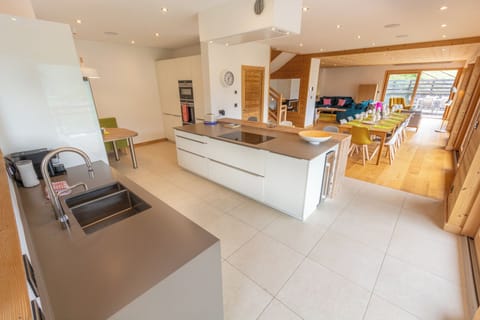 Chalet Gemini large, well equipped kitchen