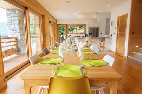 Chalet Gemini dining