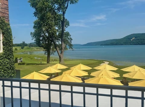 Outdoor seating with vibrant yellow umbrellas and panoramic views of the lake, ideal for a sunny afternoon.