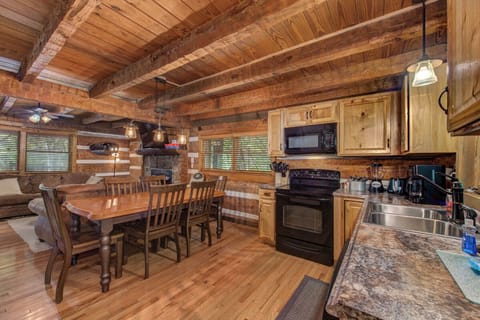 Whistling Woods Hideaway's inviting dining area