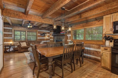 Whistling Woods Hideaway's inviting dining area