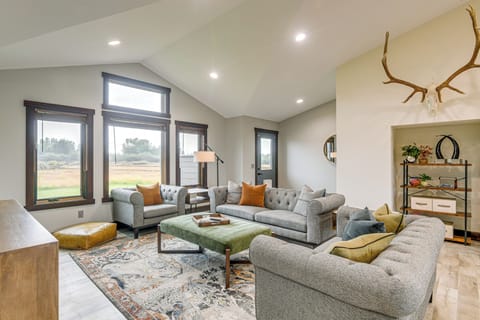 Pinedale Vacation Rental | 3BR | 2.5BA | 1,800 Sq Ft | 4 Steps to Enter