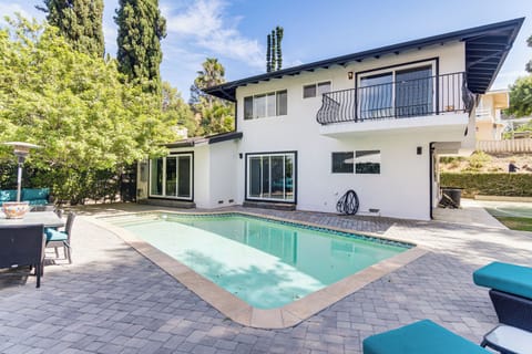 Encino Vacation Rental | 3BR | 3BA | Stairs Required | 2,200 Sq Ft