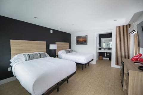 Unit with 2 Double size beds