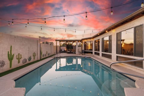 Private Pool, BBQ, Seating, Games, & Fire Table