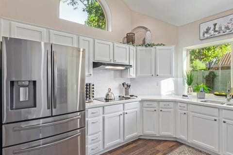 Fully Equipped, Modern Kitchen