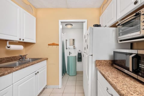 Efficient kitchen setup with basic appliances and utensils — perfect for quick meals during a laid-back stay.