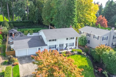 Welcome to Spruce White House! Please enjoy this one of a kind rental in the heart of Beaverton.