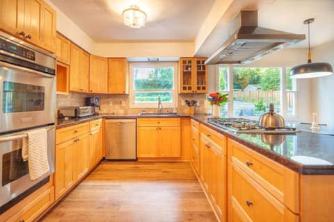 Cook delicious meals for breakfast, lunch, and dinner in this fully equipped kitchen. We suggest grabbing some ingredients from a local farm.