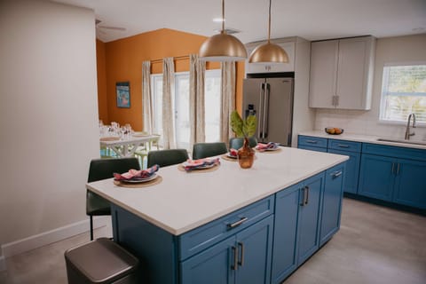 Right beside the dining area is our fully stocked kitchen — ready for everything from morning coffee to gourmet feasts. Bring your favorite recipes and let the good times (and great meals) begin!

