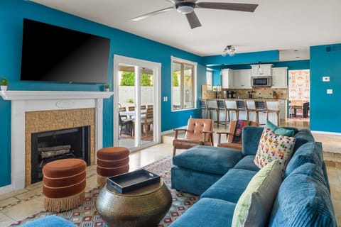 Ladies and gentlemen, your colorful command center for relaxation!