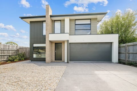 The Greens on Golf Street - The Beach House People Inverloch