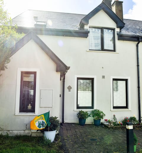 Skellig Fuchsia Lodge Ballinskelligs. Holiday Home Co Kerry.