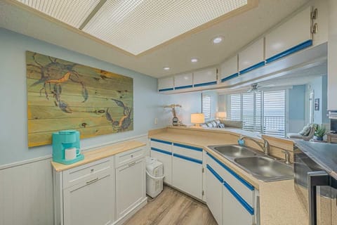 Kitchen Keurig & Coffee Maker