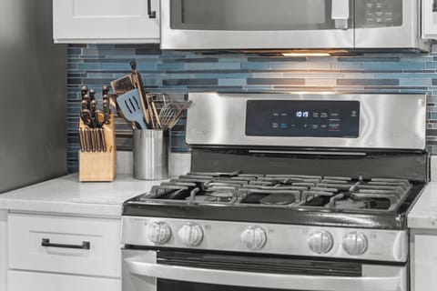 Fully equipped kitchen with coffee bar—drip, pour-over, or Keurig.