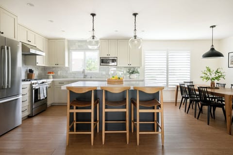 Fully remodeled kitchen with Bosch appliances. 