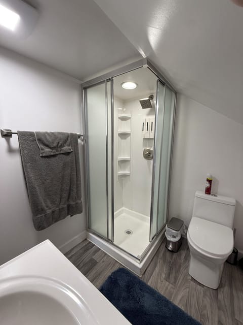 Shower with complimentary shampoo, conditioner, and body wash