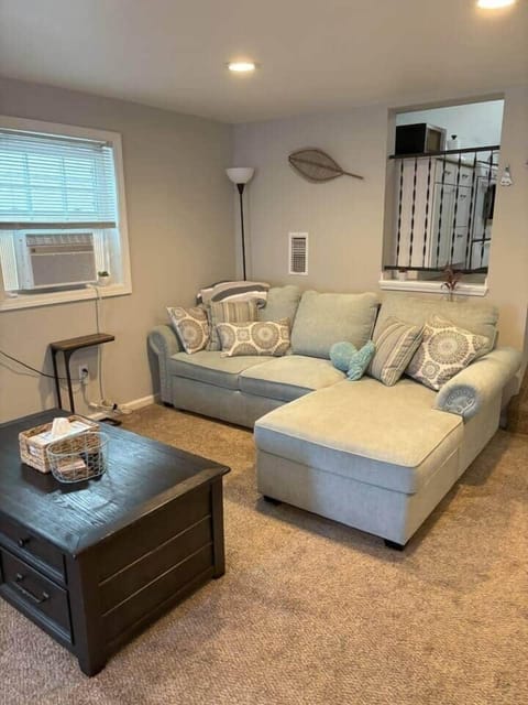 Relax in the comfortable living room, while you stream your favorite shows on the Smart TV.
