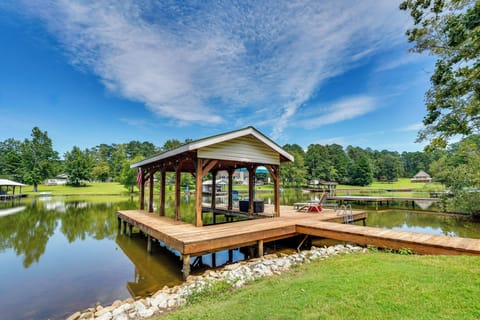 Sparta Vacation Rental | 3BR | 2BA | 1,000 Sq Ft | Exterior Staircase to Enter