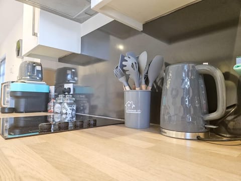 Churchill Studio - 1 Bedroom Studio - Uplands (8117)