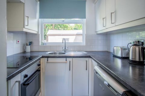 Langcliffe Park - 2 Bedroom Chalet - Mumbles (7721)