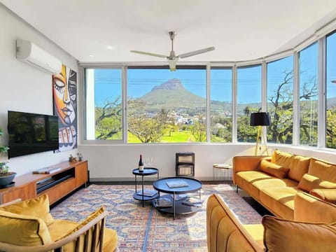 Modern 2BR Apartment in Oranjezicht, Cape Town (31348)