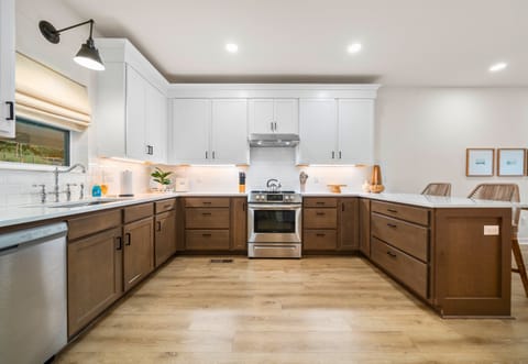 Bright and open kitchen design with sleek finishes, ideal for family meals or entertaining.