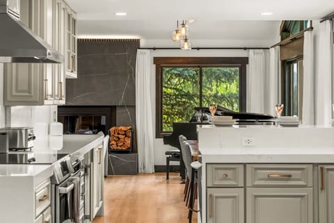 Prepare meals in the fully equipped chef`s kitchen