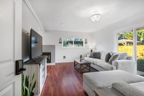 Queen sized pullout couch