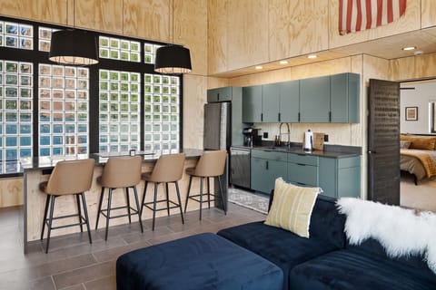 Seating for 4 at the kitchen island