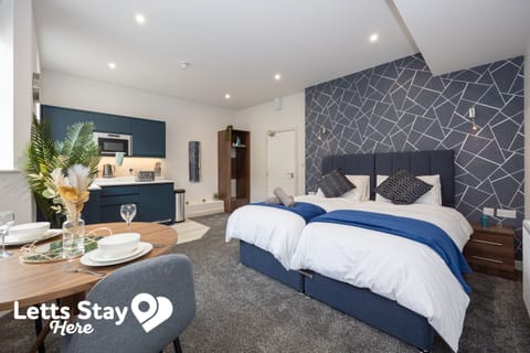 Cosy Double Bed with Kitchenette Convenience
