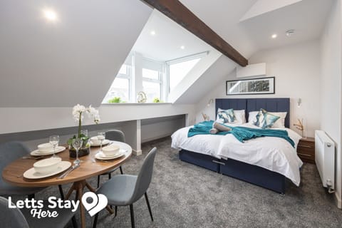 Super king bed and dining