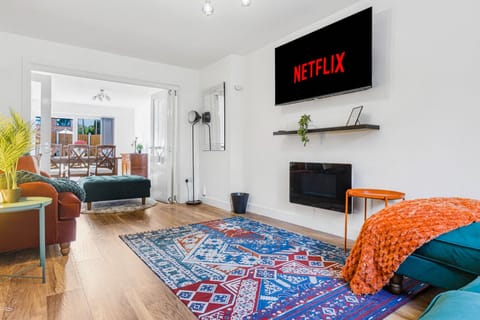 Living Room / Lounge