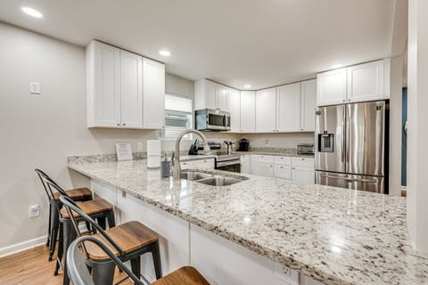 Indoors, Kitchen, Sink, Sink Faucet, Appliance