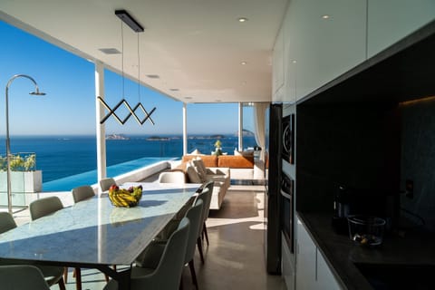 Kitchen or kitchenette,Dining area