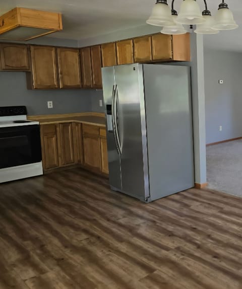 Full size refrigerator/freezer