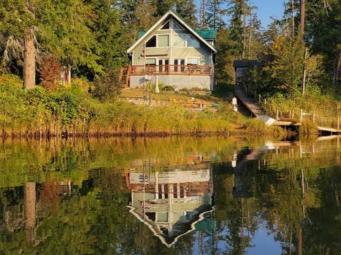 Nature Bay Retreat is a gorgeous waterfront escape