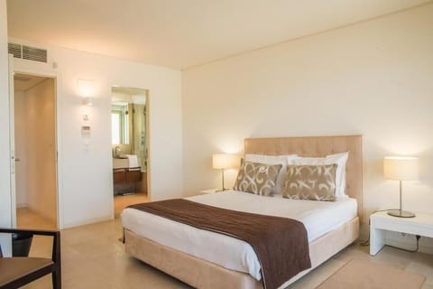 Unit with Queen bed