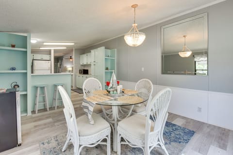 Kitchen | Dining Area | Desk | Free WiFi