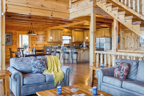 Open layout makes it easy for your group to connect.