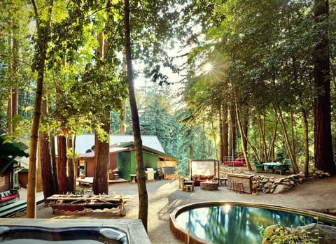 Outdoor spa tub