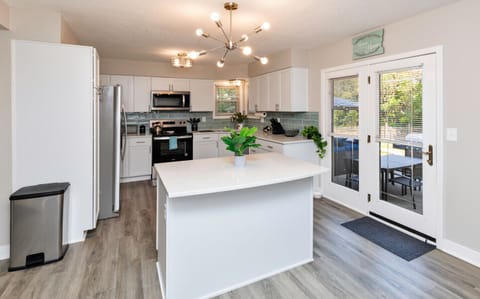 Kitchen w/ island, fridge, stove/oven, microwave, dishwasher and all kitchenware