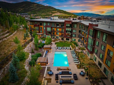 Exterior - Pool