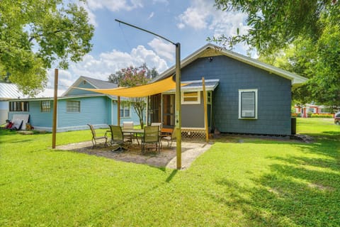 Lakeland Vacation Rental | 2BR | 1BA | 1,008 Sq Ft | 5 Steps to Access