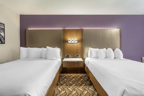 2 Queen size Bed