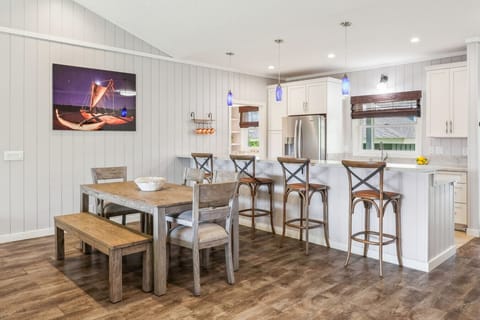 Dining Room: Enjoy Meals with a Garden View!