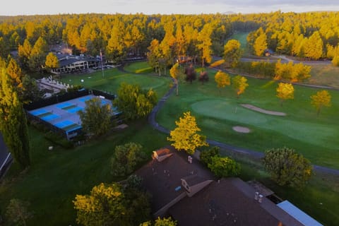 We are located next to the club house and Oakmont restaurant!