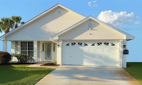 Freshly painted coastal home - ready for your stay! 